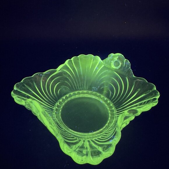 Cambridge Glass Company Caprice Clear With Handles Manganese 365nm Green UV Glow - Picture 3 of 14